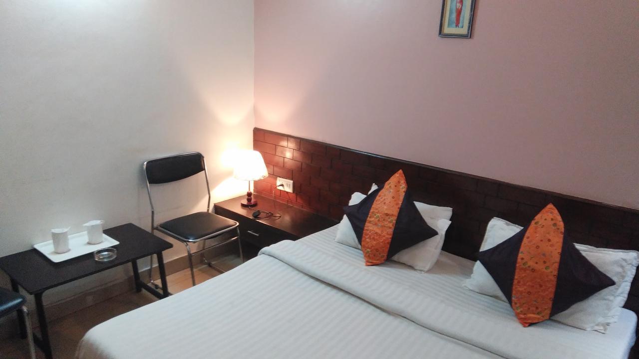 Airport Hotel Port View New Delhi Rom bilde
