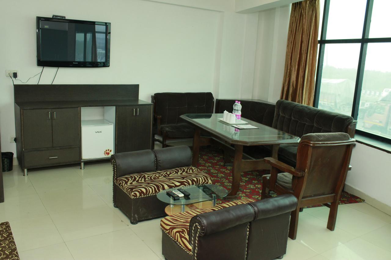 Airport Hotel Port View New Delhi Rom bilde