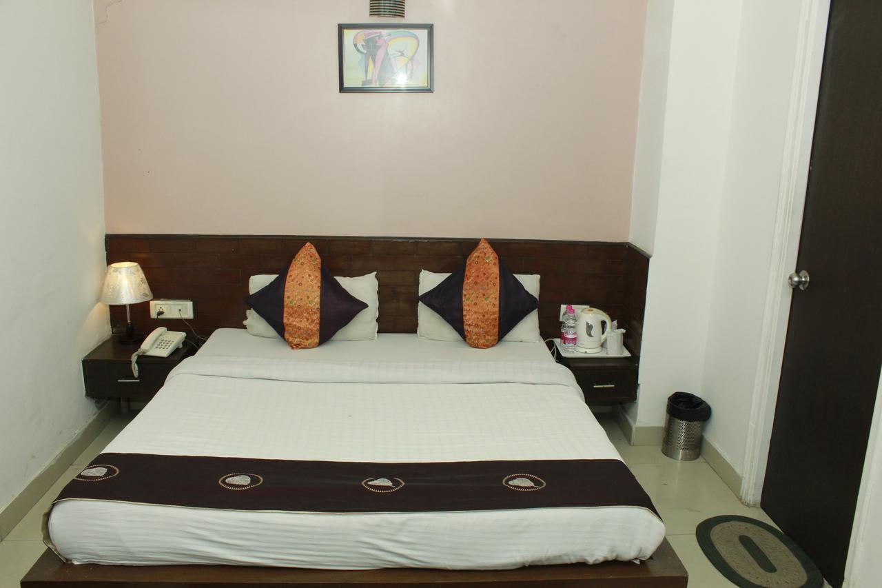 Airport Hotel Port View New Delhi Rom bilde