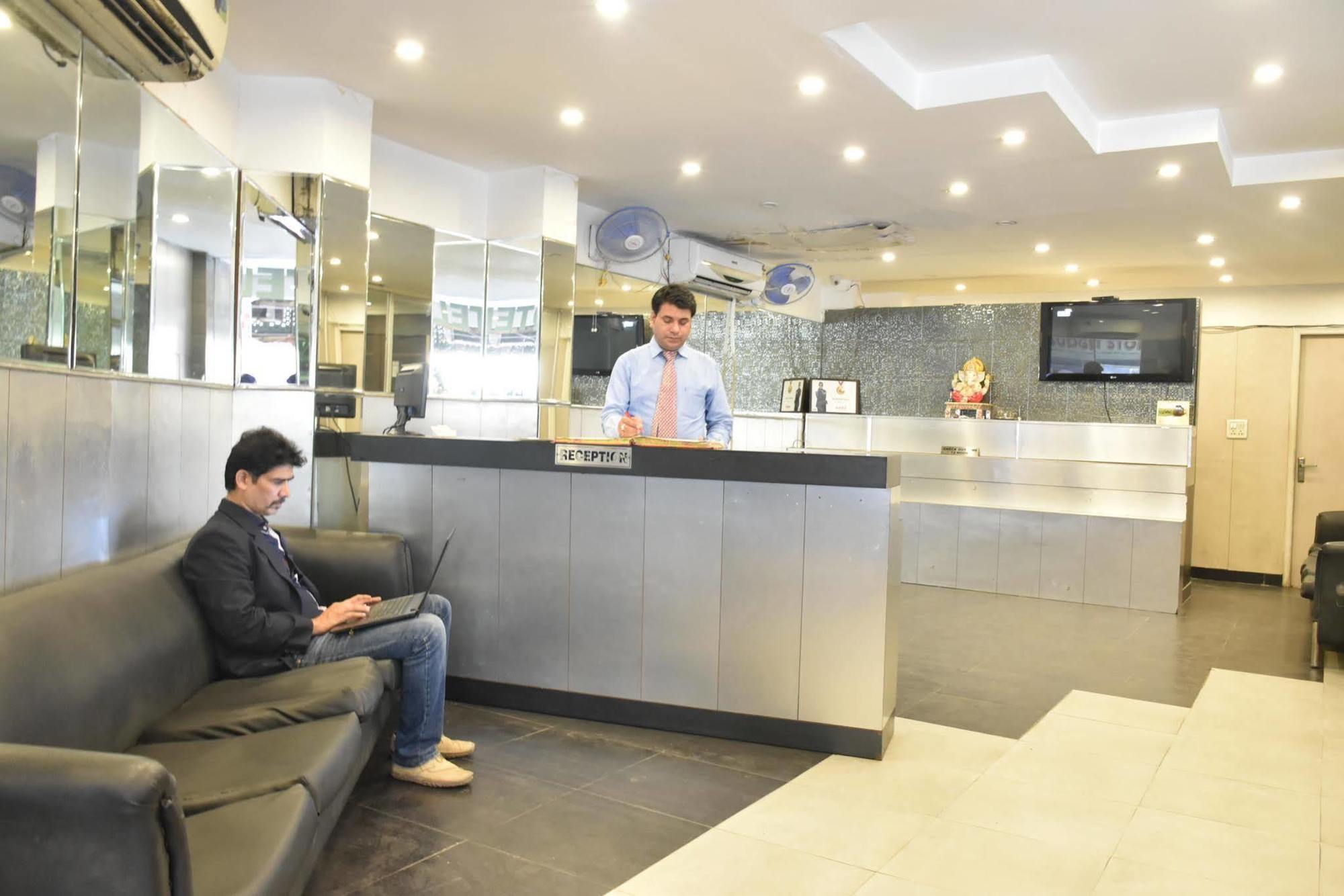 Airport Hotel Port View New Delhi Eksteriør bilde