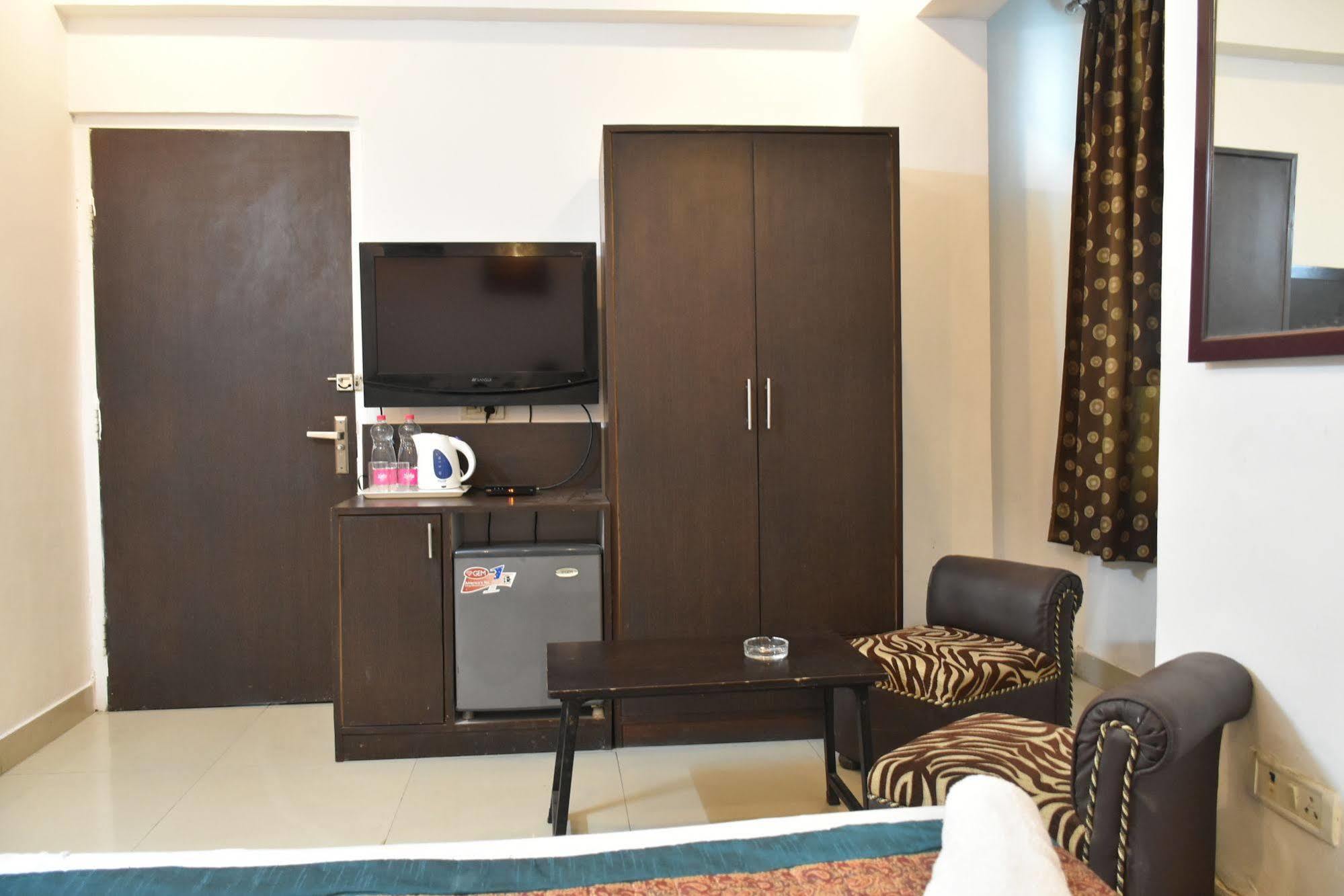 Airport Hotel Port View New Delhi Eksteriør bilde